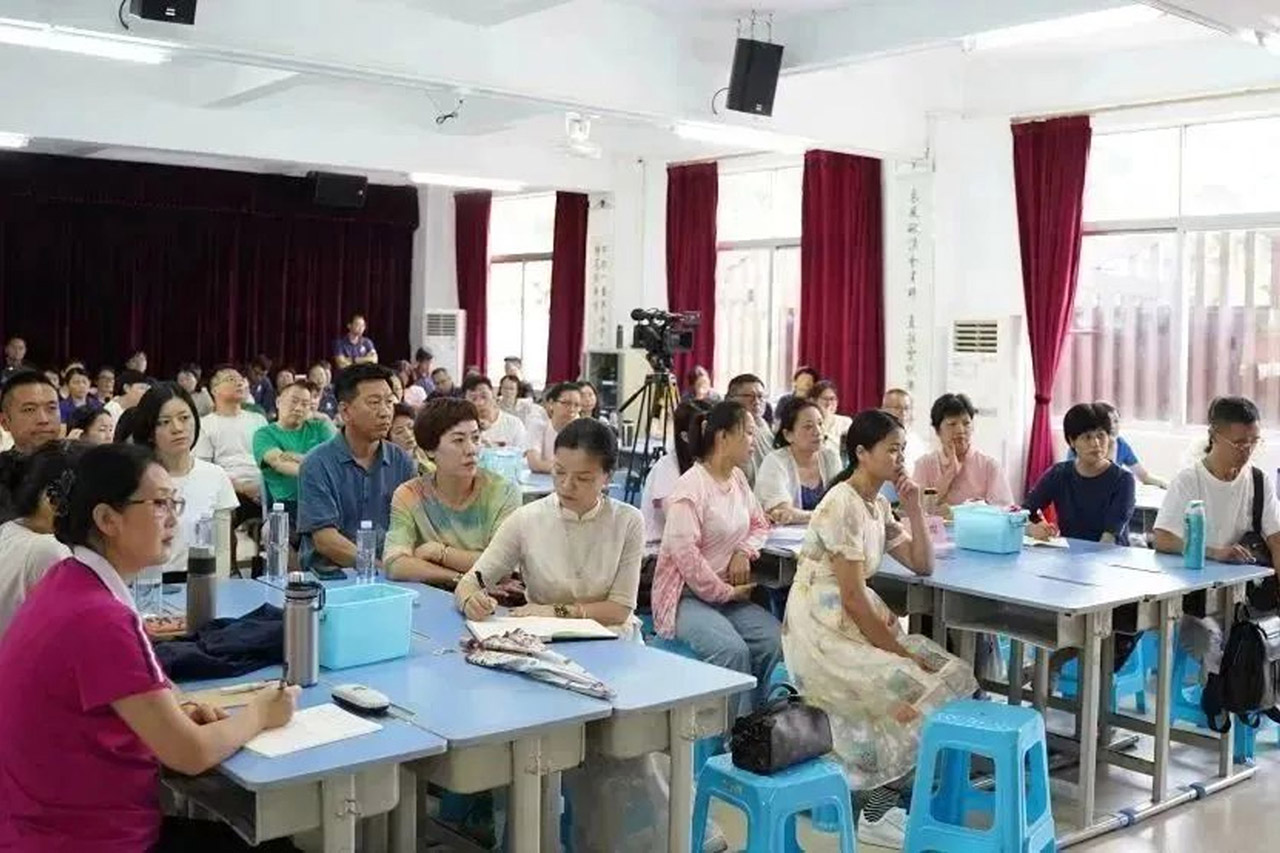 开学家长第一课！教儿教女先教己