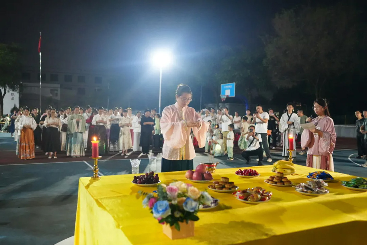 “月满中秋夜，情满人间时”春耕园春耕园学校的中秋节原来是这样过的