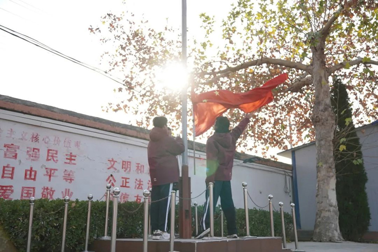 春耕园春耕园学校：幼童试笔古诗文